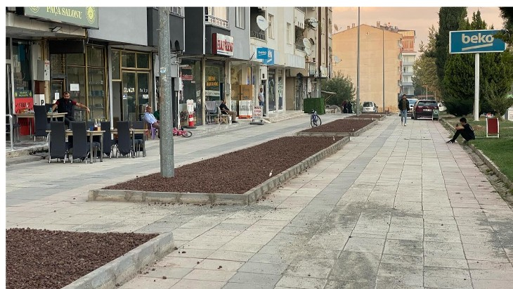 ELAZIĞ CADDESİ ÜZERİNDE PEYZAJ ÇALIŞMALARIMIZ TAMAMLANDI